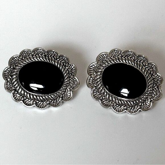 Vintage Sterling Silver Oval Clip-On Earrings with a black stone. - Picture 8 of 8